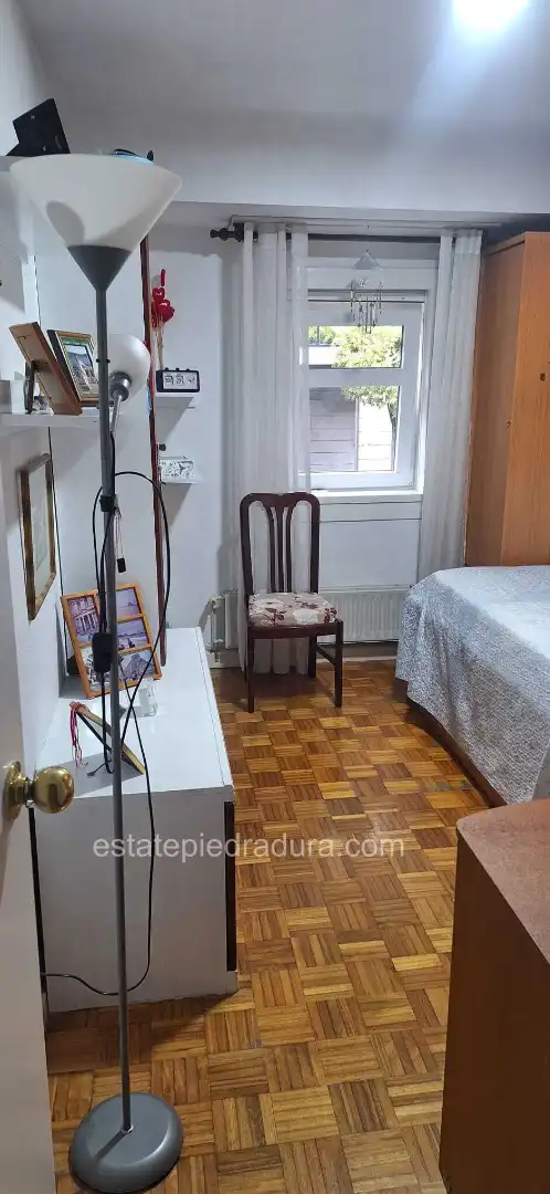 Schlafzimmer von Wohnung zum Verkauf in Santiago de Compostela  mit Terrasse, Abstellraum und Möbliert