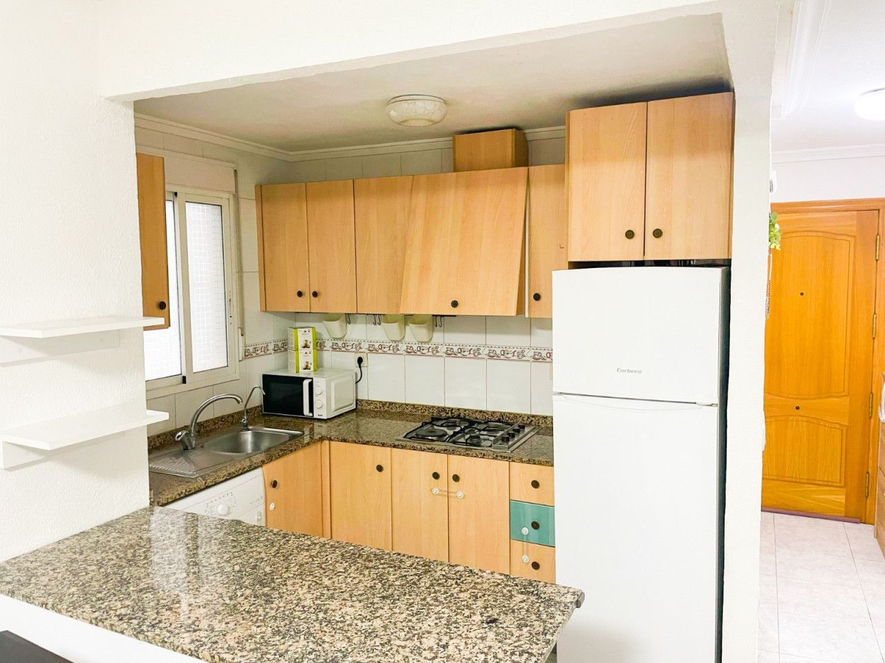Cuina de Apartament en venda en Torrevieja amb Aire condicionat, Calefacció i Terrassa