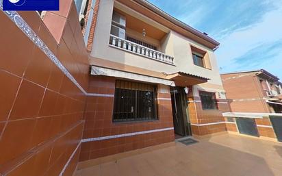 Vista exterior de Casa adosada en venda en Sant Andreu de la Barca amb Aire condicionat i Balcó