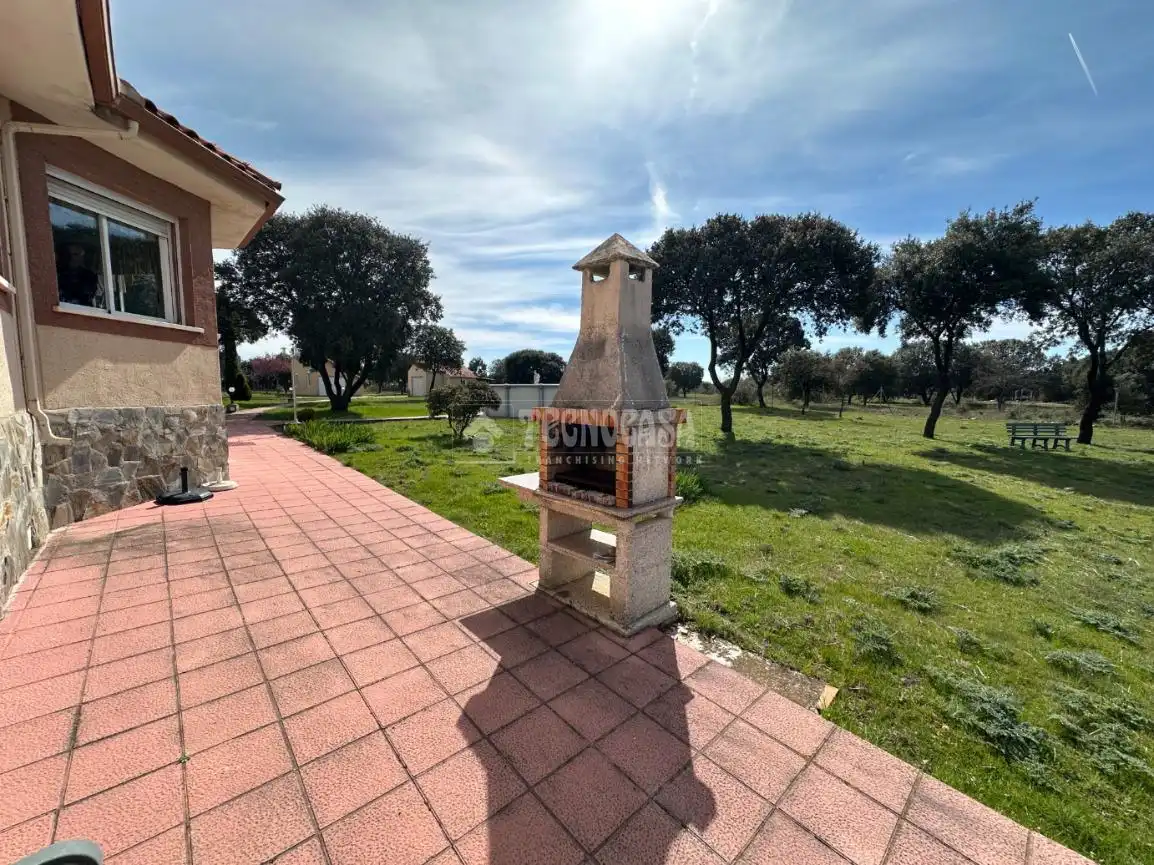 Jardí de Finca rústica en venda en Málaga del Fresno amb Calefacció, Piscina i Moblat