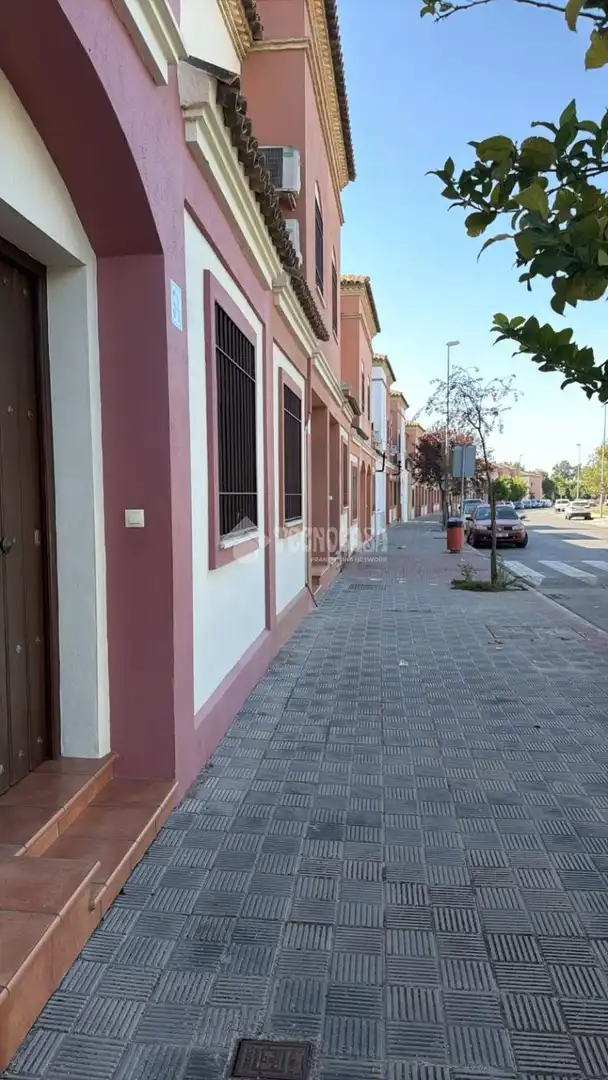 Außenansicht von Einfamilien-Reihenhaus zum Verkauf in Utrera Ciudad 