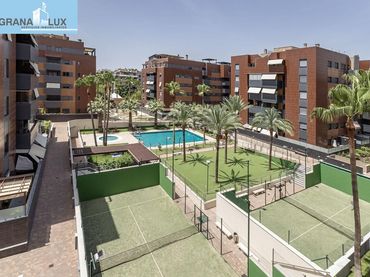 Pis amb piscina en venda a Calle EMIR