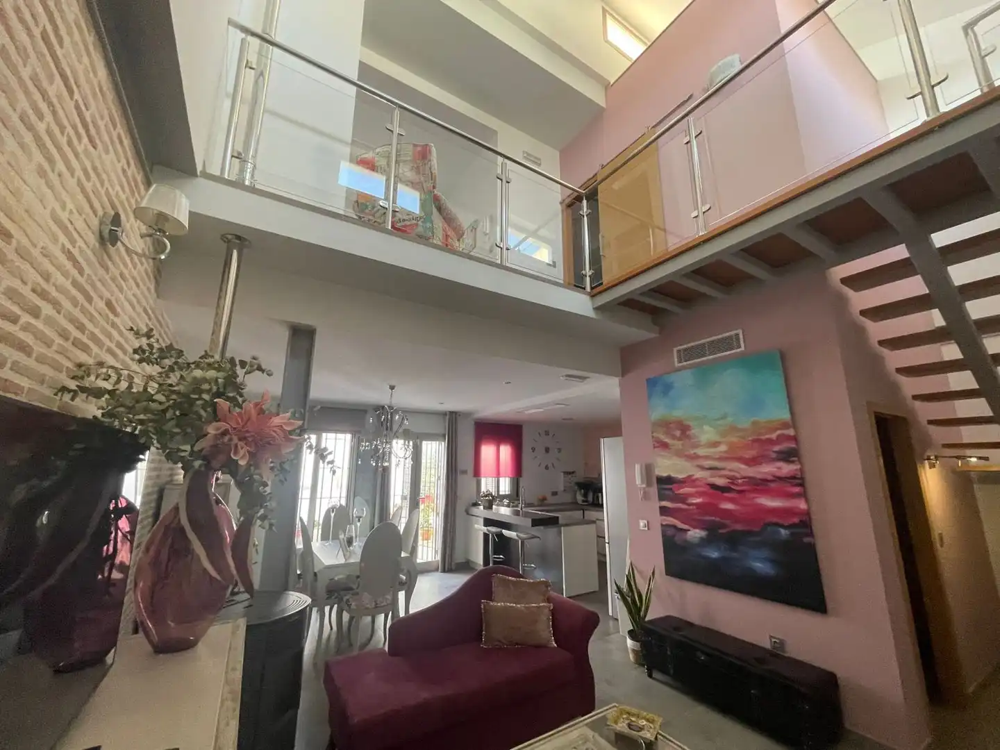 Sala d'estar de Casa o xalet en venda en La Rinconada amb Aire condicionat
