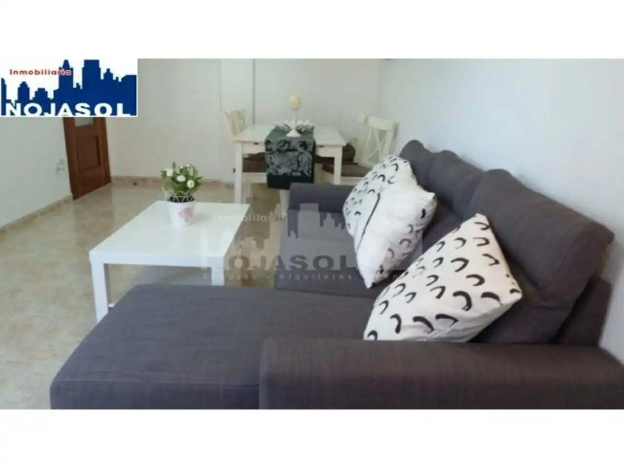 Sala d'estar de Àtic de lloguer en Noja amb Calefacció, Terrassa i Moblat