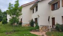 Vista exterior de Casa adosada en venda en Hermandad de Campoo de Suso amb Calefacció