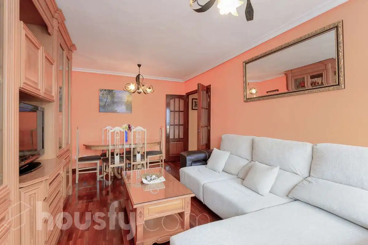 Flat for sale in Calle Mieres, Sama