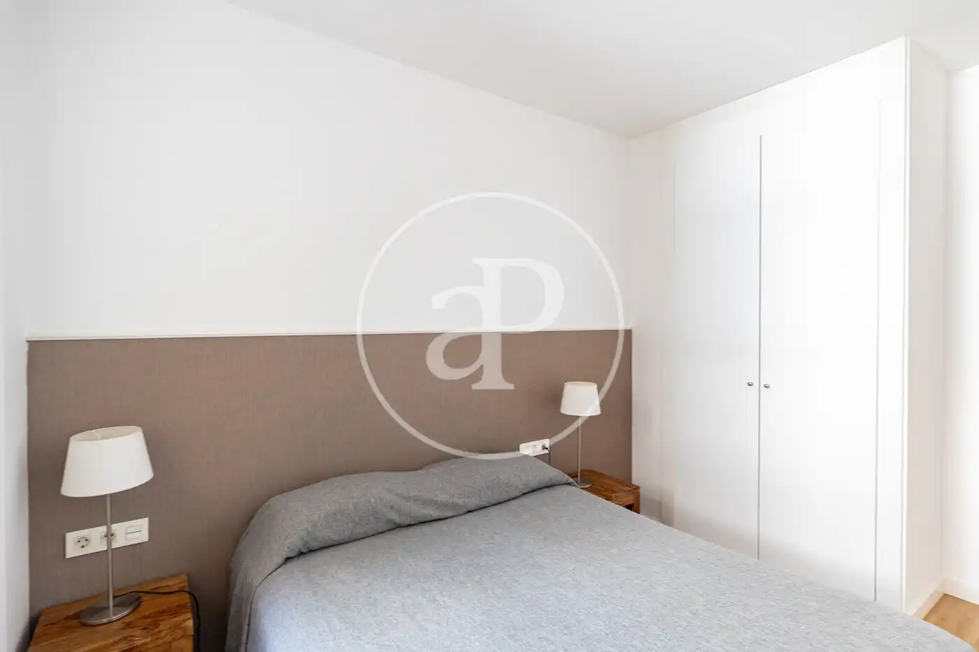 Schlafzimmer von Wohnung zum Verkauf in Barcelona mit Klimaanlage, Heizung und Balkon