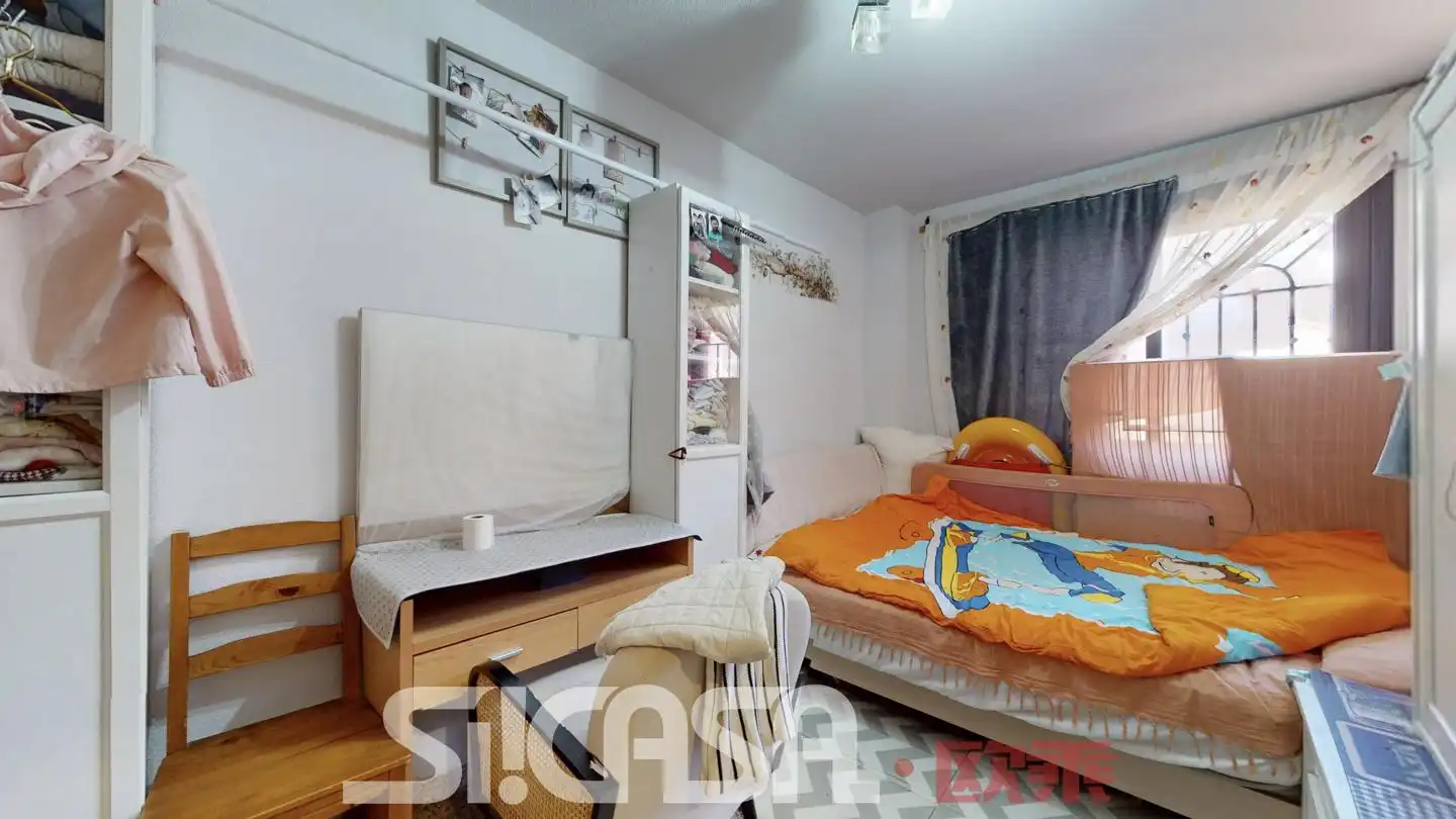 Schlafzimmer von Einfamilien-Reihenhaus zum Verkauf in Parla mit Klimaanlage, Heizung und Terrasse