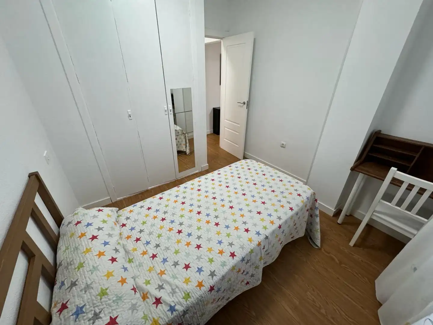 Habitación de Apartamento de alquiler en Burgos con Calefacción, Parquet y Amueblado
