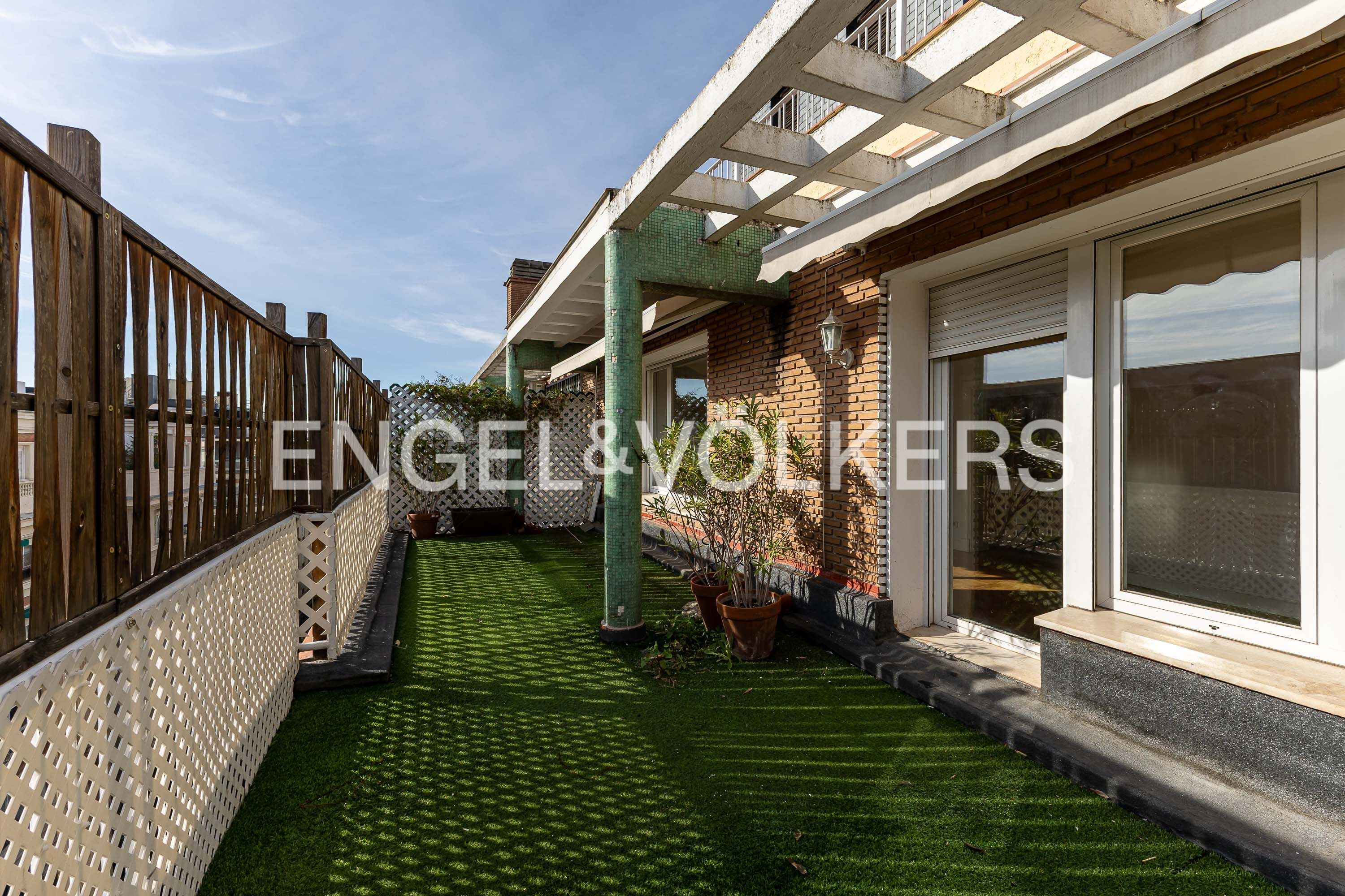Terrasse von Wohnung zum Verkauf in  Madrid Capital mit Heizung, Terrasse und Abstellraum