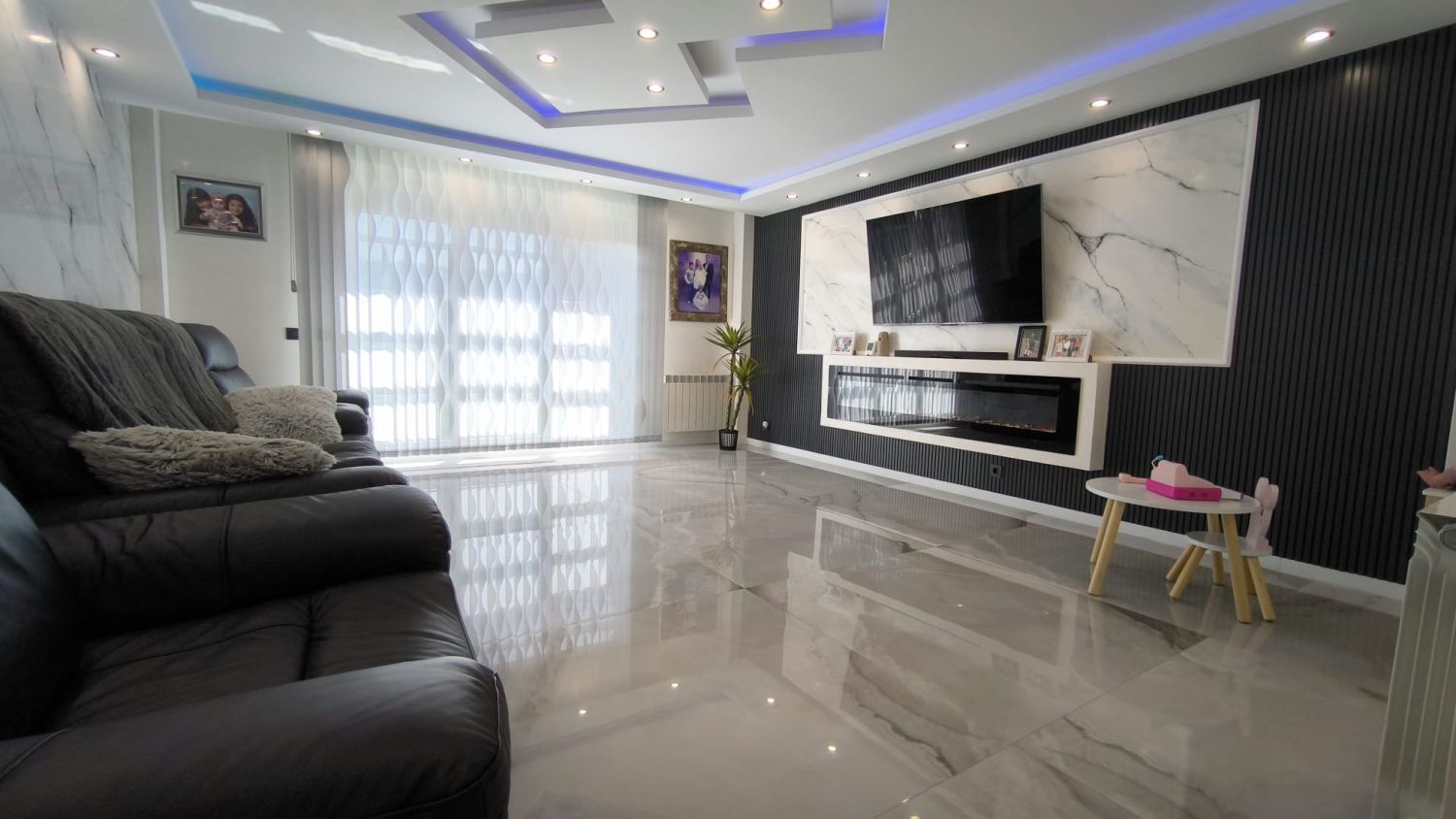 Sala d'estar de Casa adosada en venda en Iruña Oka / Iruña de Oca amb Calefacció, Parquet i Terrassa