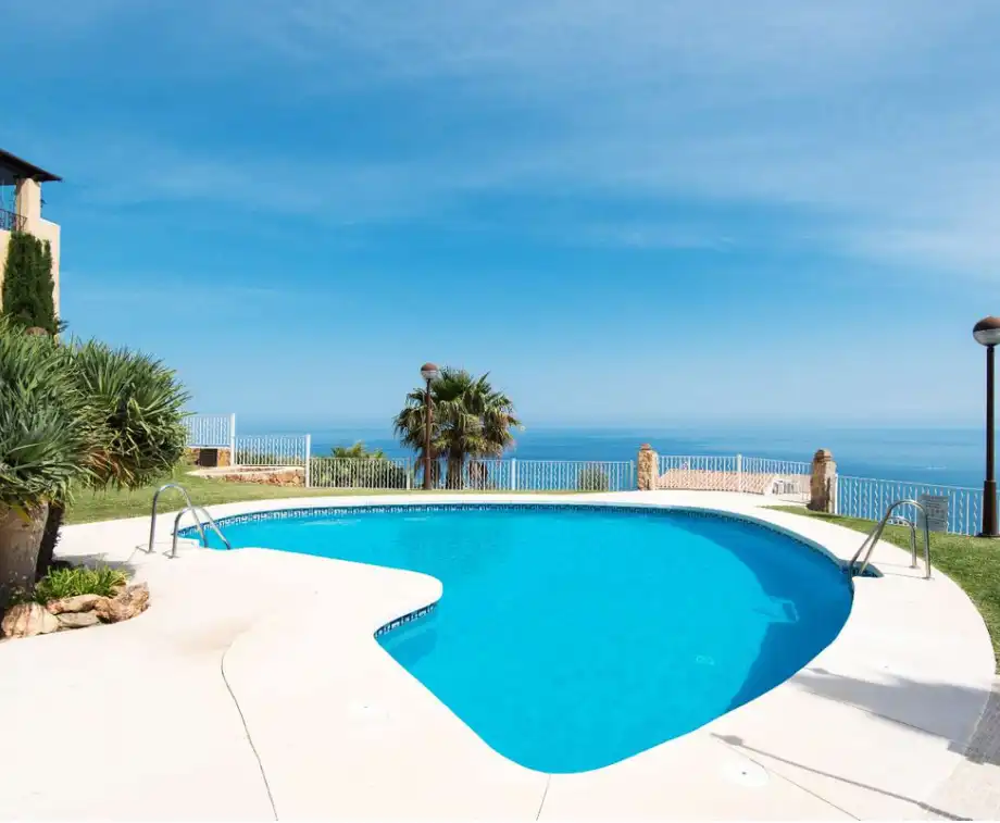 Piso con piscina en venta en Benalmádena pueblo