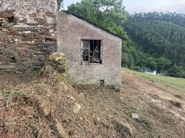Außenansicht von Country house zum Verkauf in Castropol