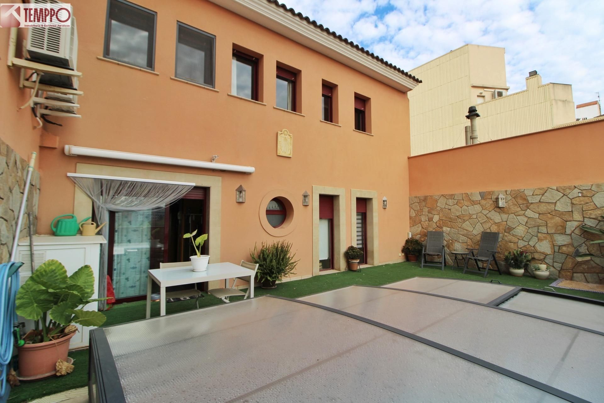 Vista exterior de Casa o xalet en venda en El Vendrell amb Aire condicionat, Calefacció i Jardí privat