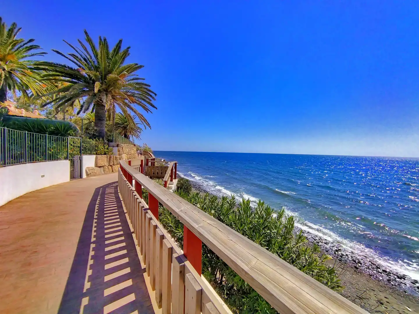 Vista exterior de Dúplex en venta en Estepona con Terraza, Piscina y Piscina comunitaria