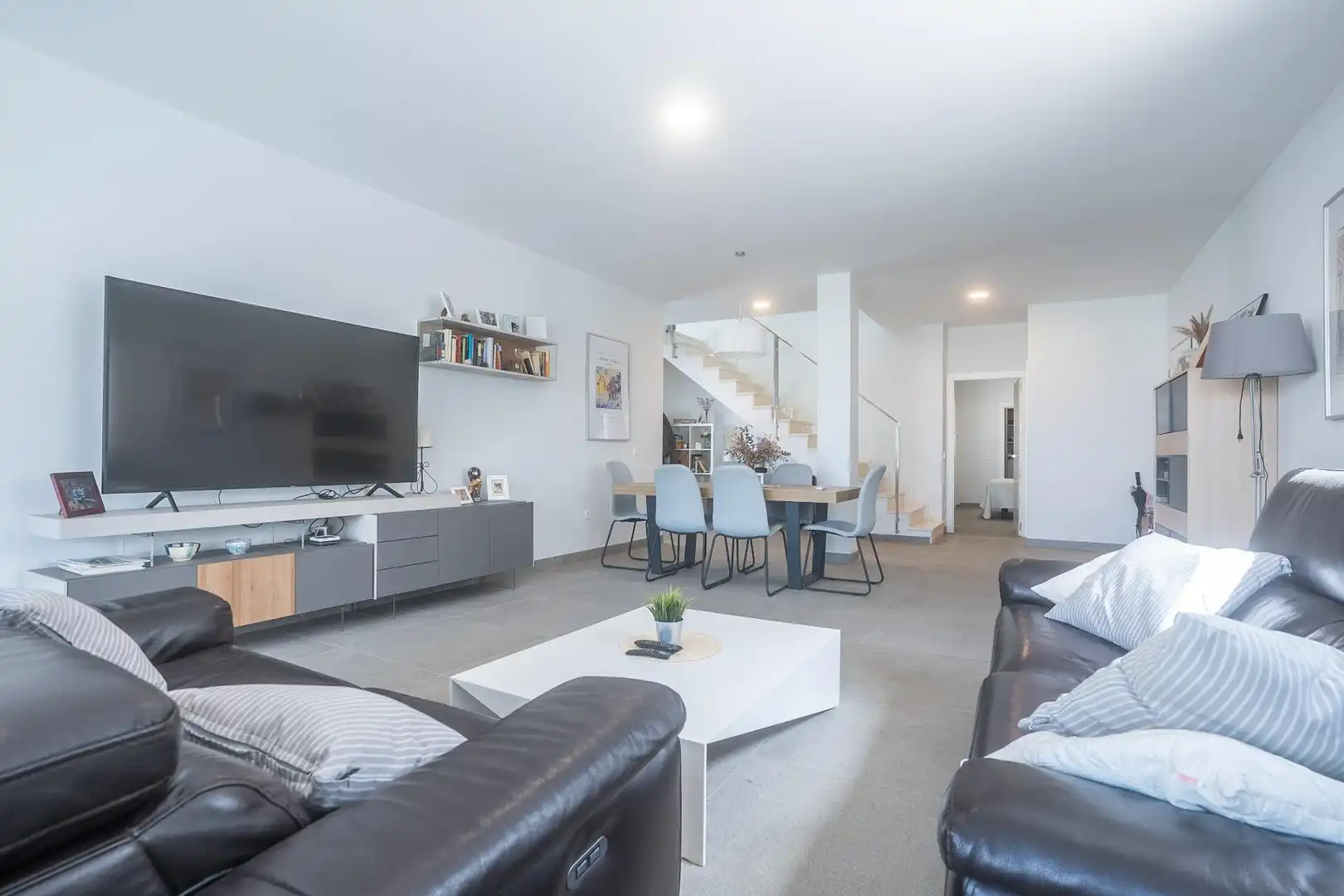 Sala de estar de Casa o chalet en venta en Almería con Aire acondicionado, Jardín privado y Terraza