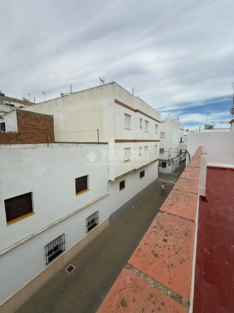 Vista exterior de Casa adosada en venda en Conil de la Frontera amb Terrassa