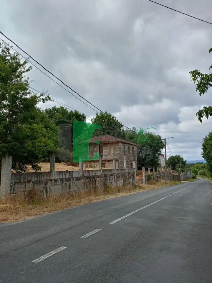 Chalet con jardín en venta en Amoeiro, imagen 2