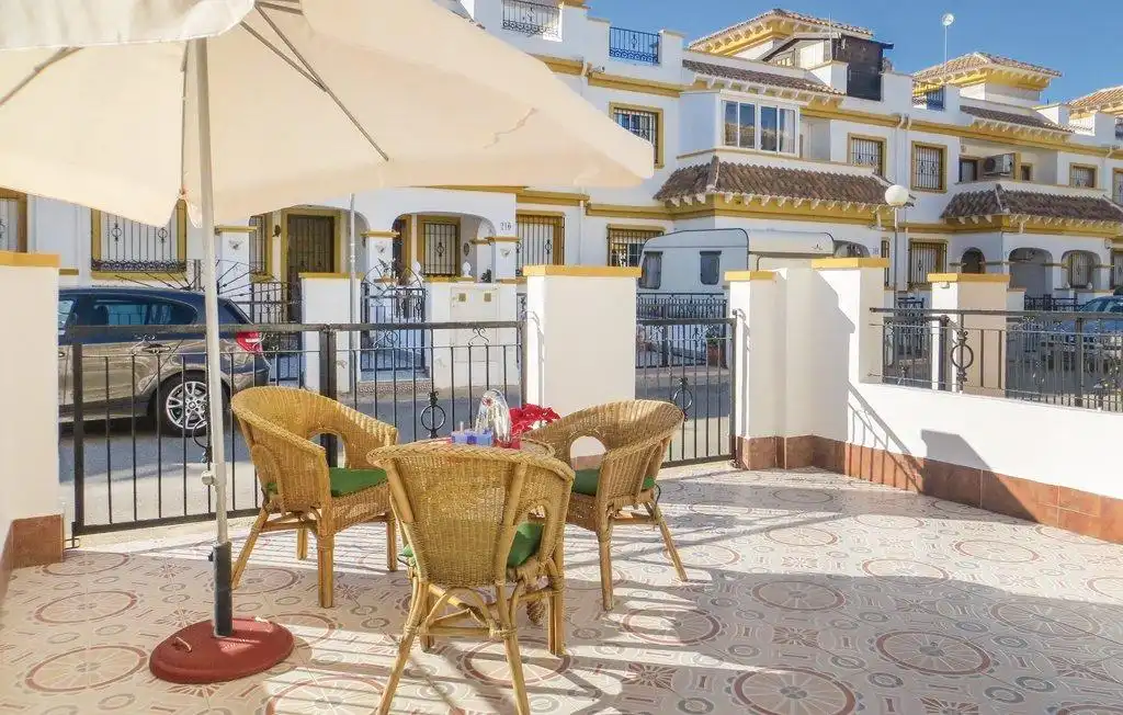 Adosado con terraza en venta en Zona Carrefour - Urbanizaciones, imagen 2
