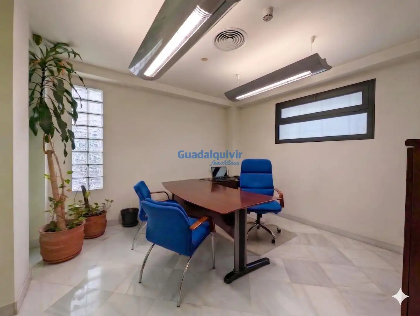 Flat for sale in Sevilla  with Air Conditioner and Alarm