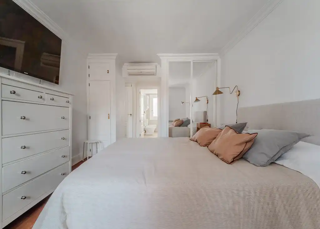 Bedroom of Flat for rent in Madrid  with Air Conditioner, Heating and Balcony