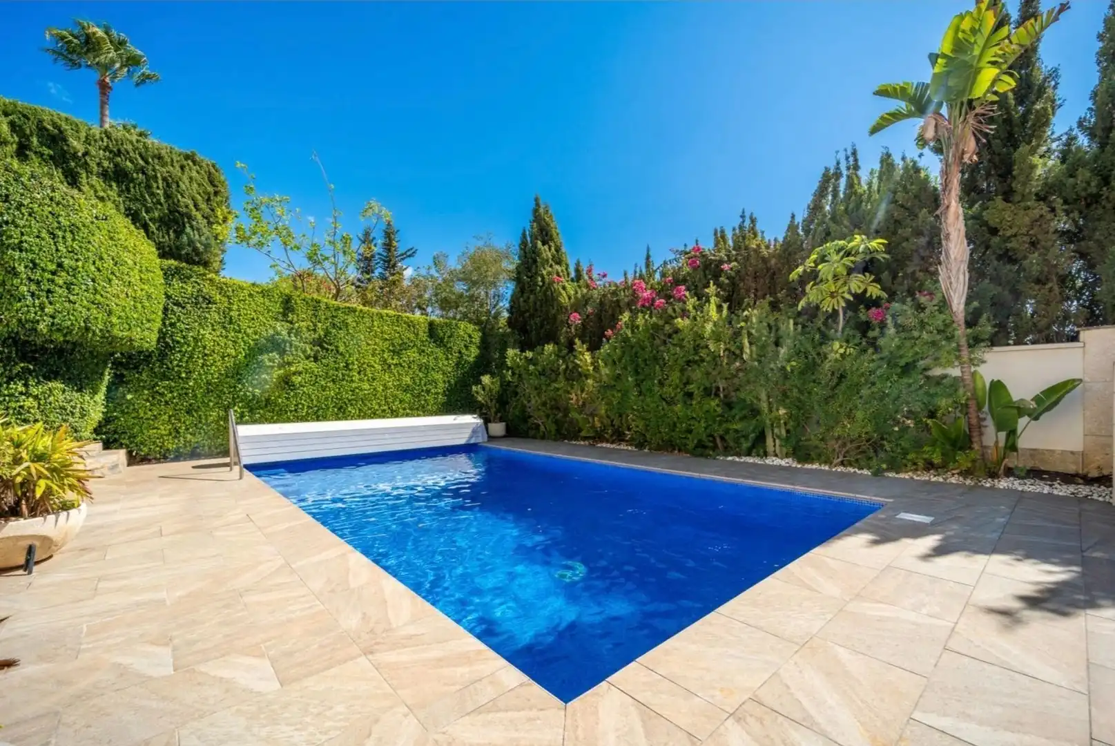 Piscina de Casa o chalet en venta en Marbella con Aire acondicionado, Calefacción y Jardín privado