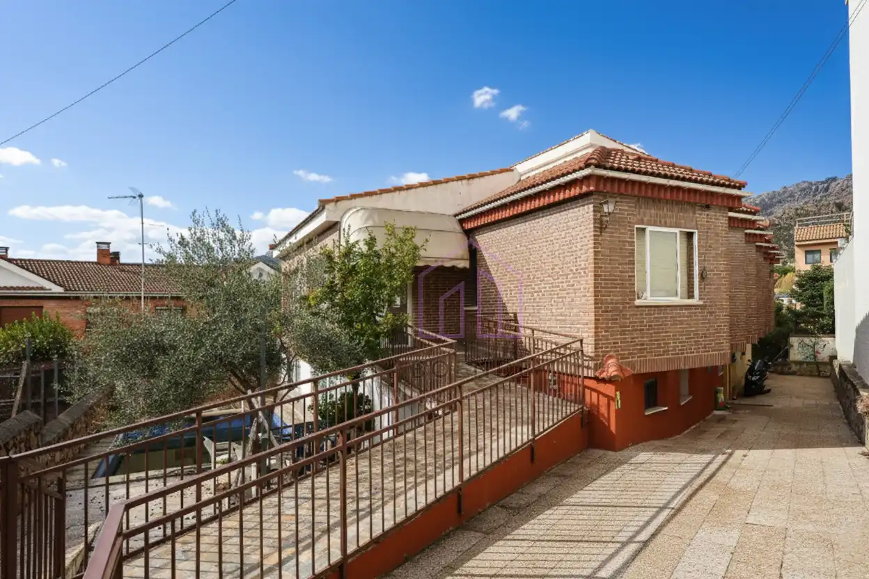 Chalet con terraza en venta en Calle de la Rosaleda, imagen 2