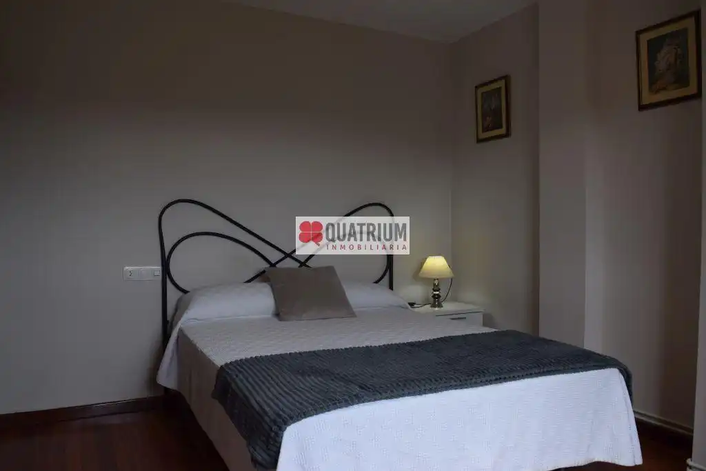 Habitación de Casa o chalet en venta en Santiago de Compostela  con Jardín privado y Trastero