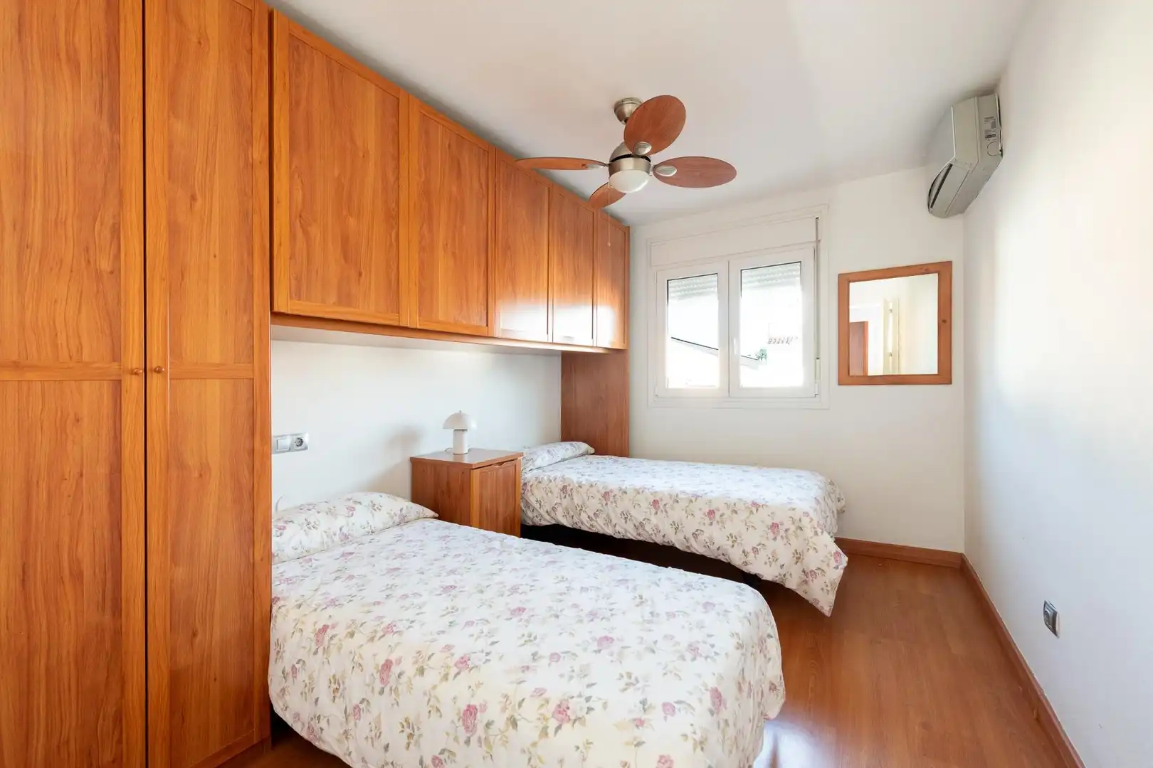 Bedroom of Detached homes for sale in Málaga  with Air Conditioner, Terrace and Community pool