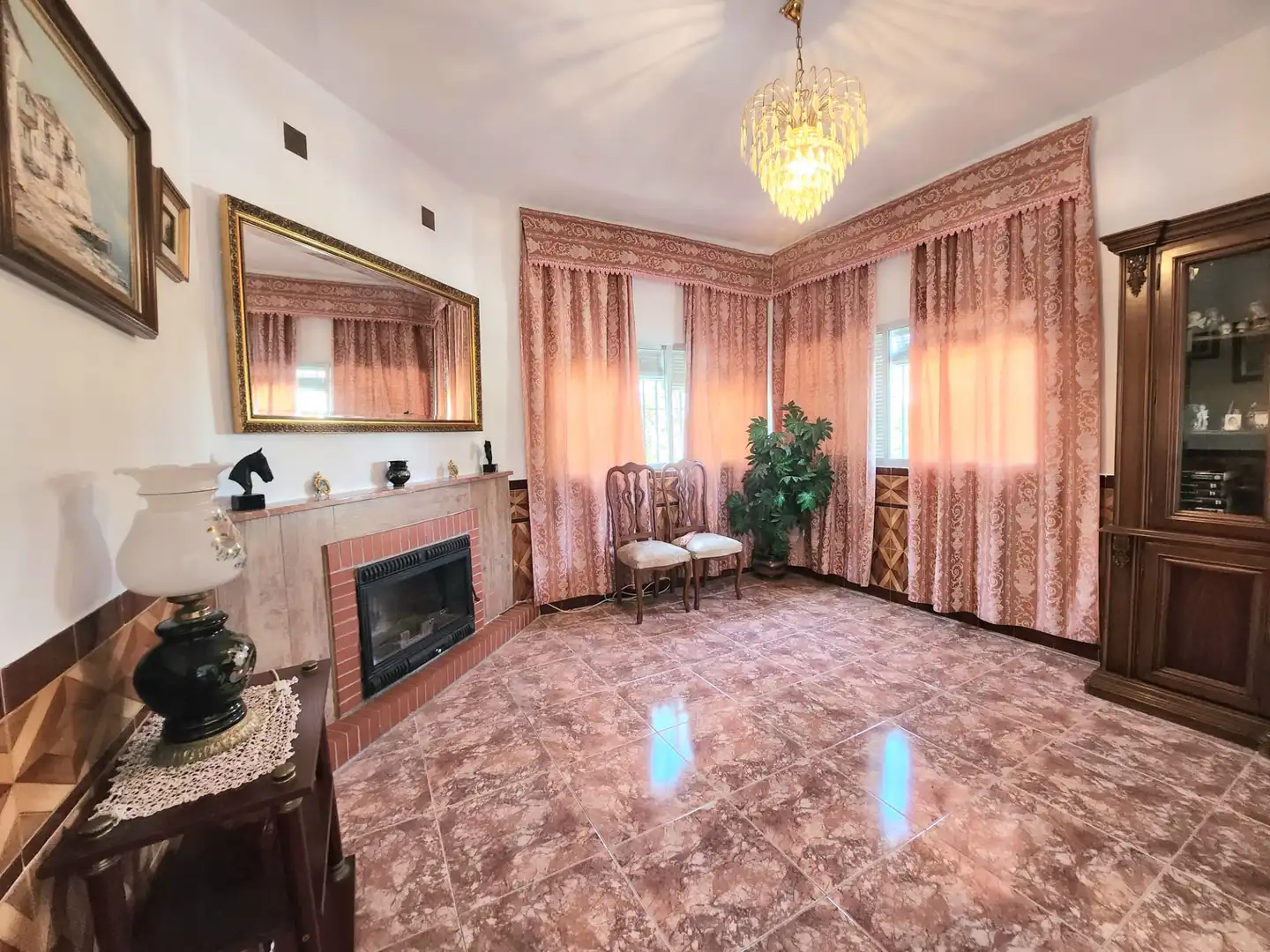 Wohnzimmer von Haus oder Chalet zum Verkauf in Alcalá de Guadaira mit Privatgarten, Terrasse und Abstellraum