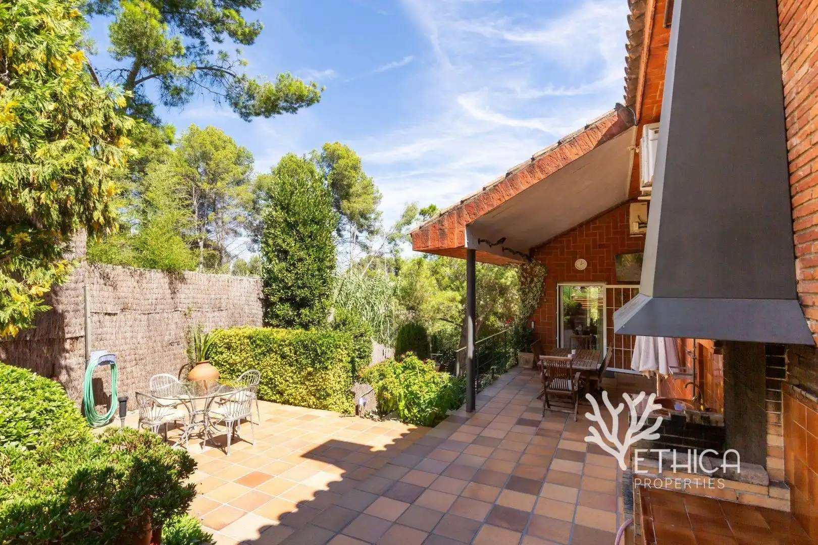 Terrassa de Casa o xalet en venda en Cerdanyola del Vallès amb Aire condicionat, Calefacció i Jardí privat
