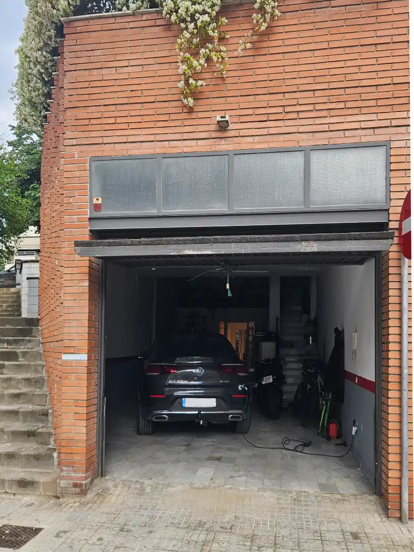 Parking de Casa adosada en venta en Granollers con Aire acondicionado, Calefacción y Jardín privado