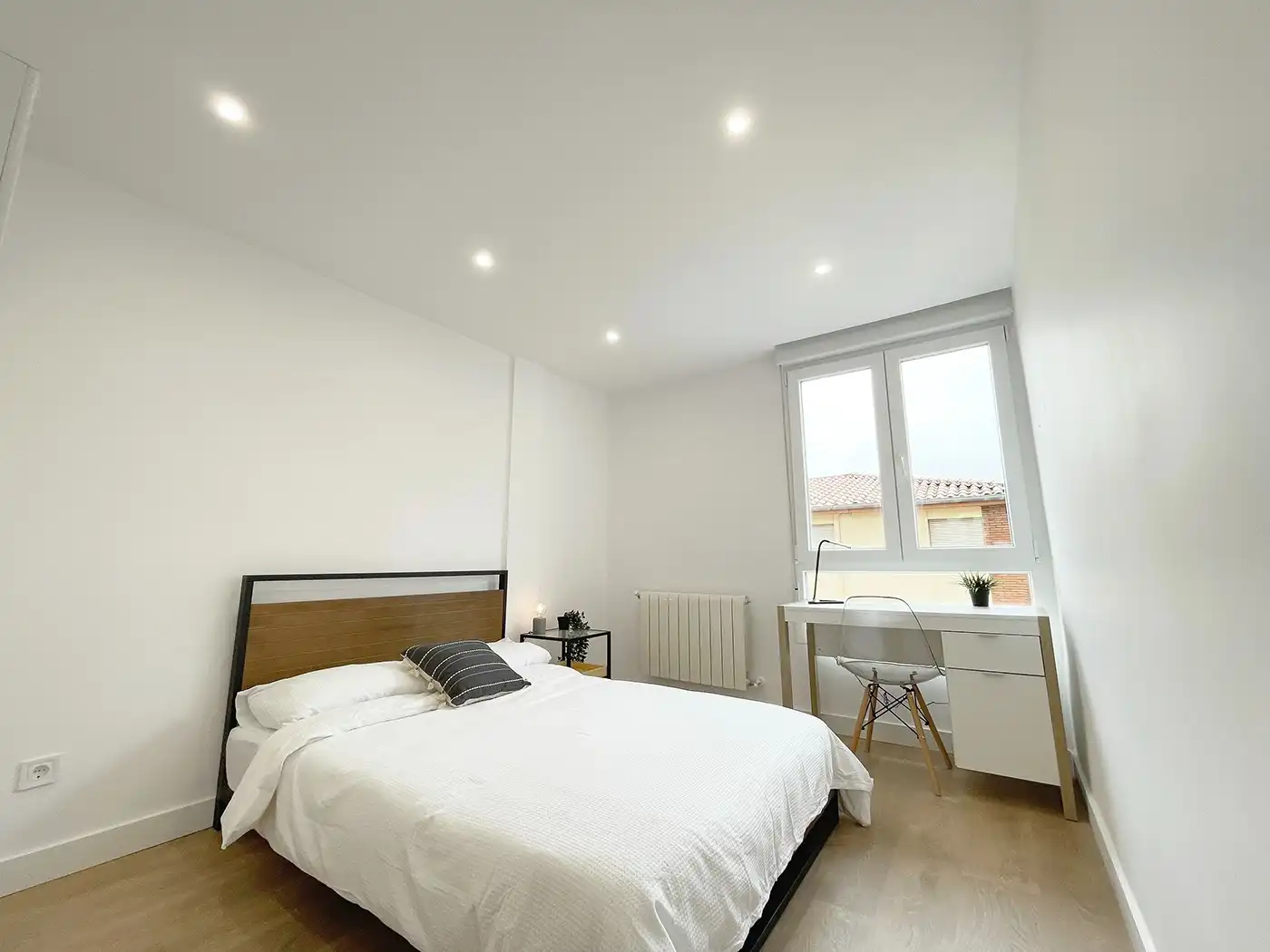 Dormitori de Apartament en venda en Santander amb Calefacció, Parquet i Moblat