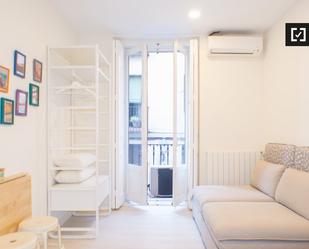 Bedroom of Flat to rent in  Madrid Capital  with Air Conditioner and Balcony