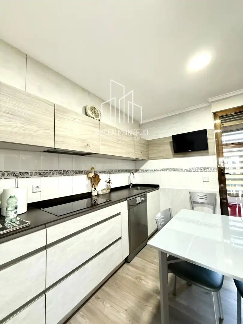 Kitchen of Flat for sale in Salamanca  with Heating, Terrace and Storage room