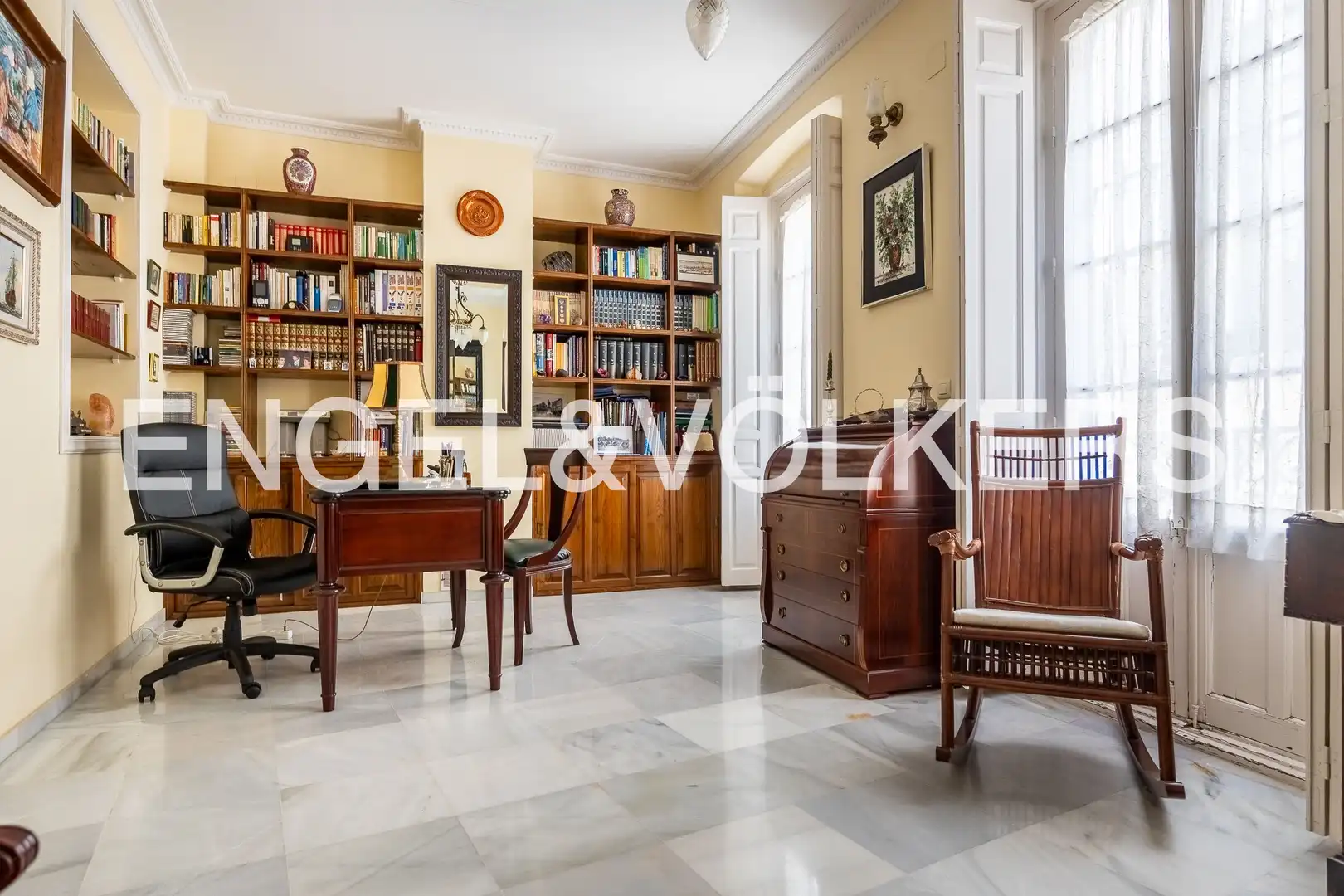 Haus oder Chalet zum Verkauf in Sevilla mit Klimaanlage, Heizung und Balkon