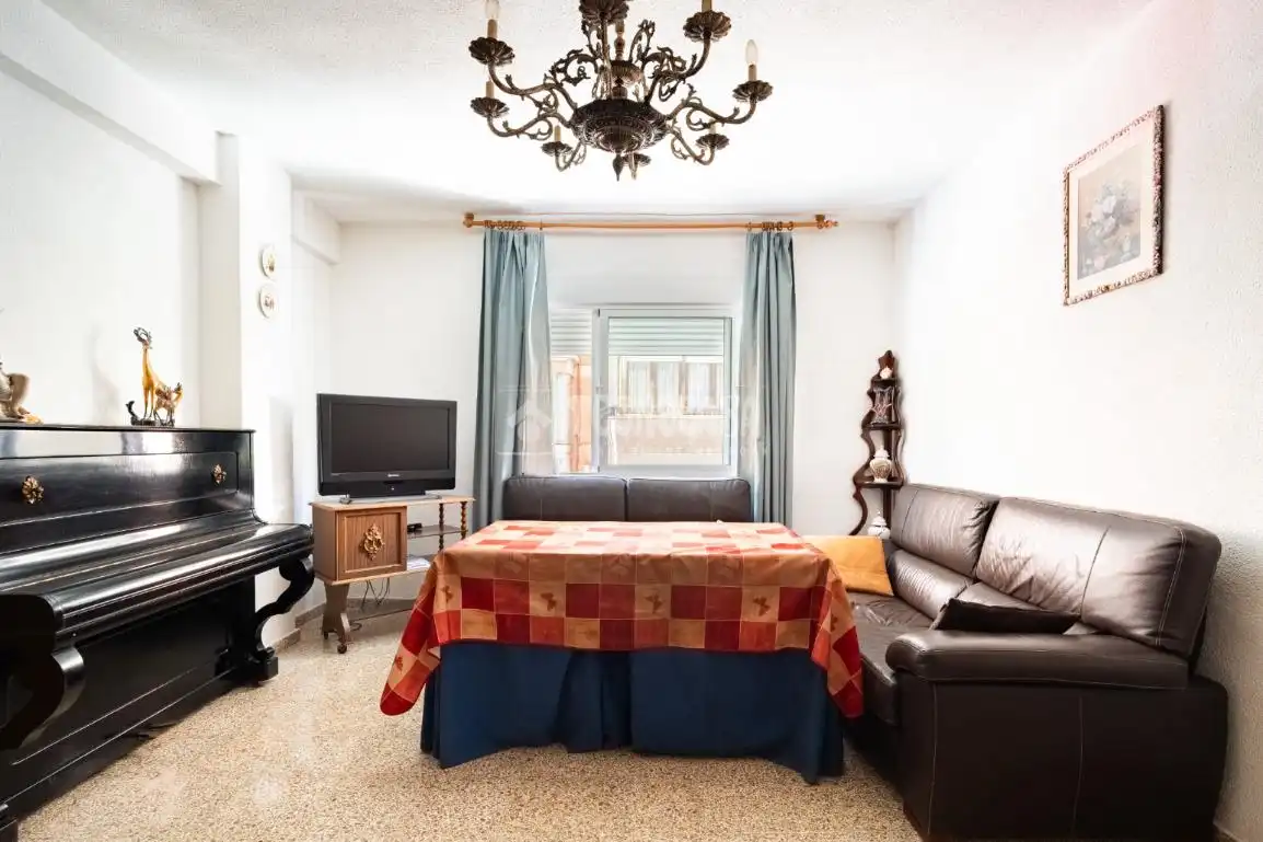 Living room of Flat for sale in Granada  with Terrace and Balcony