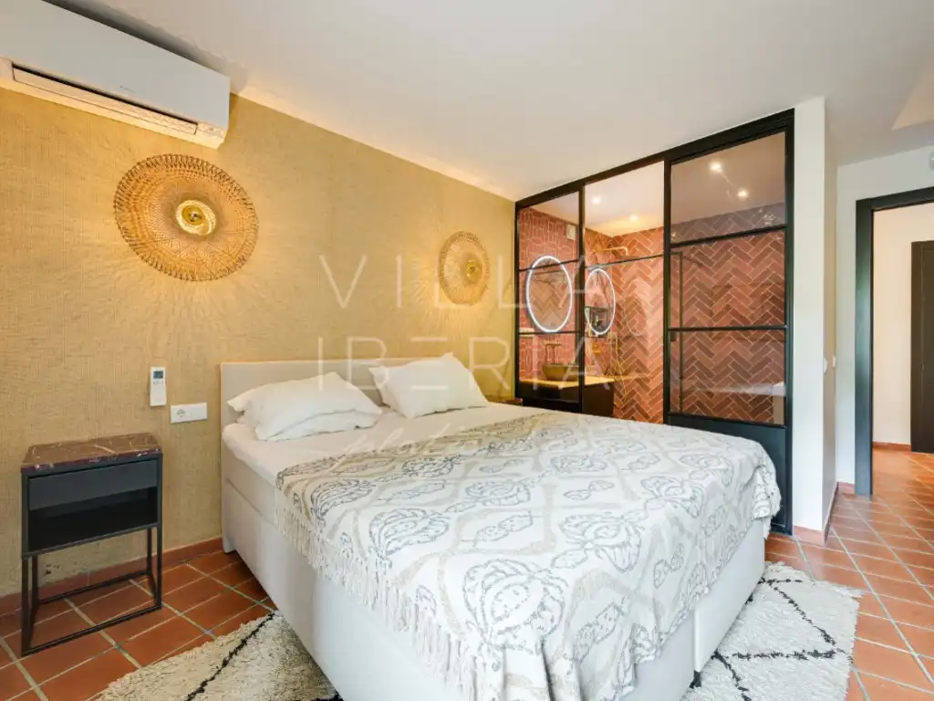 Schlafzimmer von Haus oder Chalet zum Verkauf in Santa Cristina d'Aro mit Klimaanlage, Heizung und Privatgarten