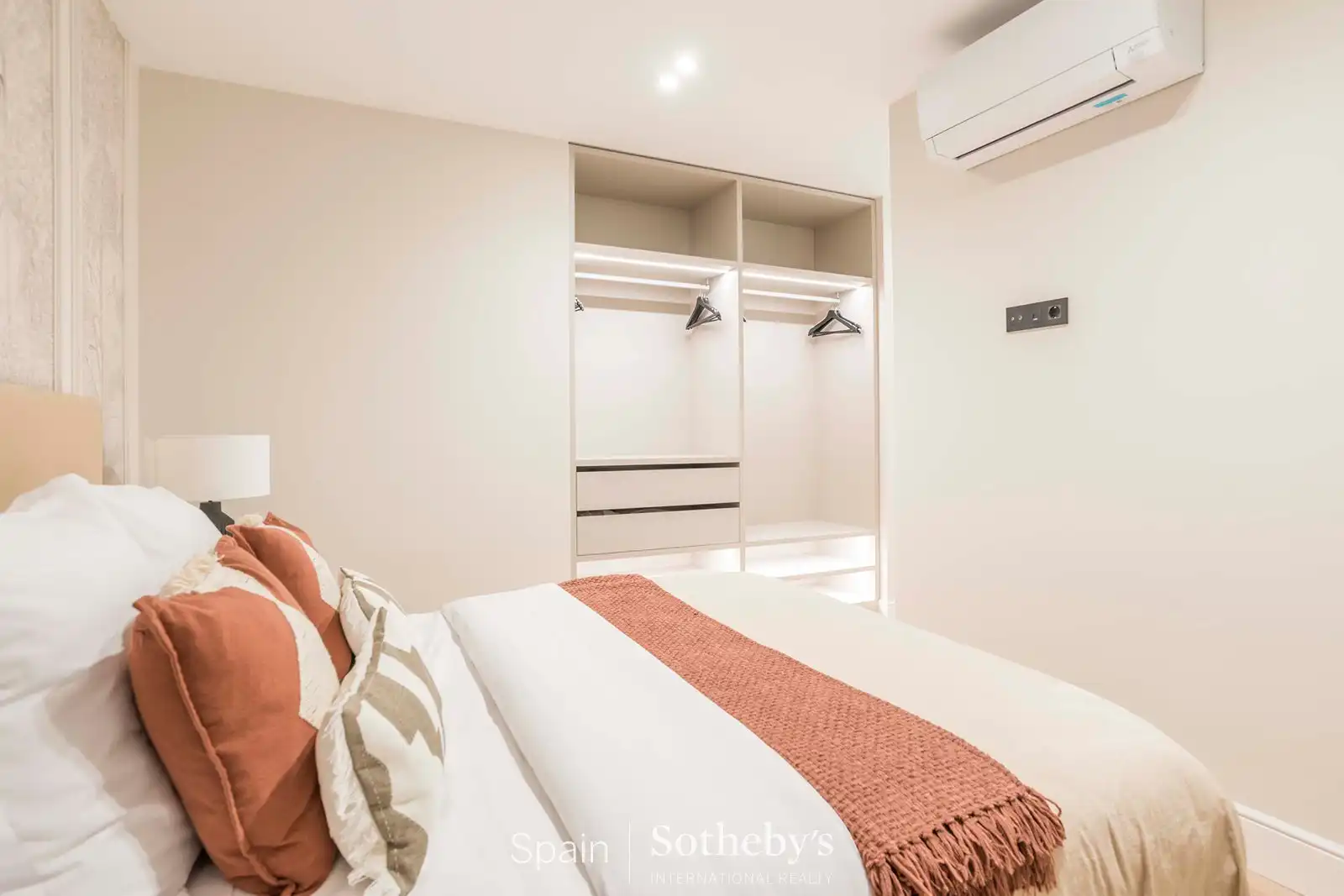 Habitación de Apartamento en venta en Madrid con Aire acondicionado, Calefacción y Trastero