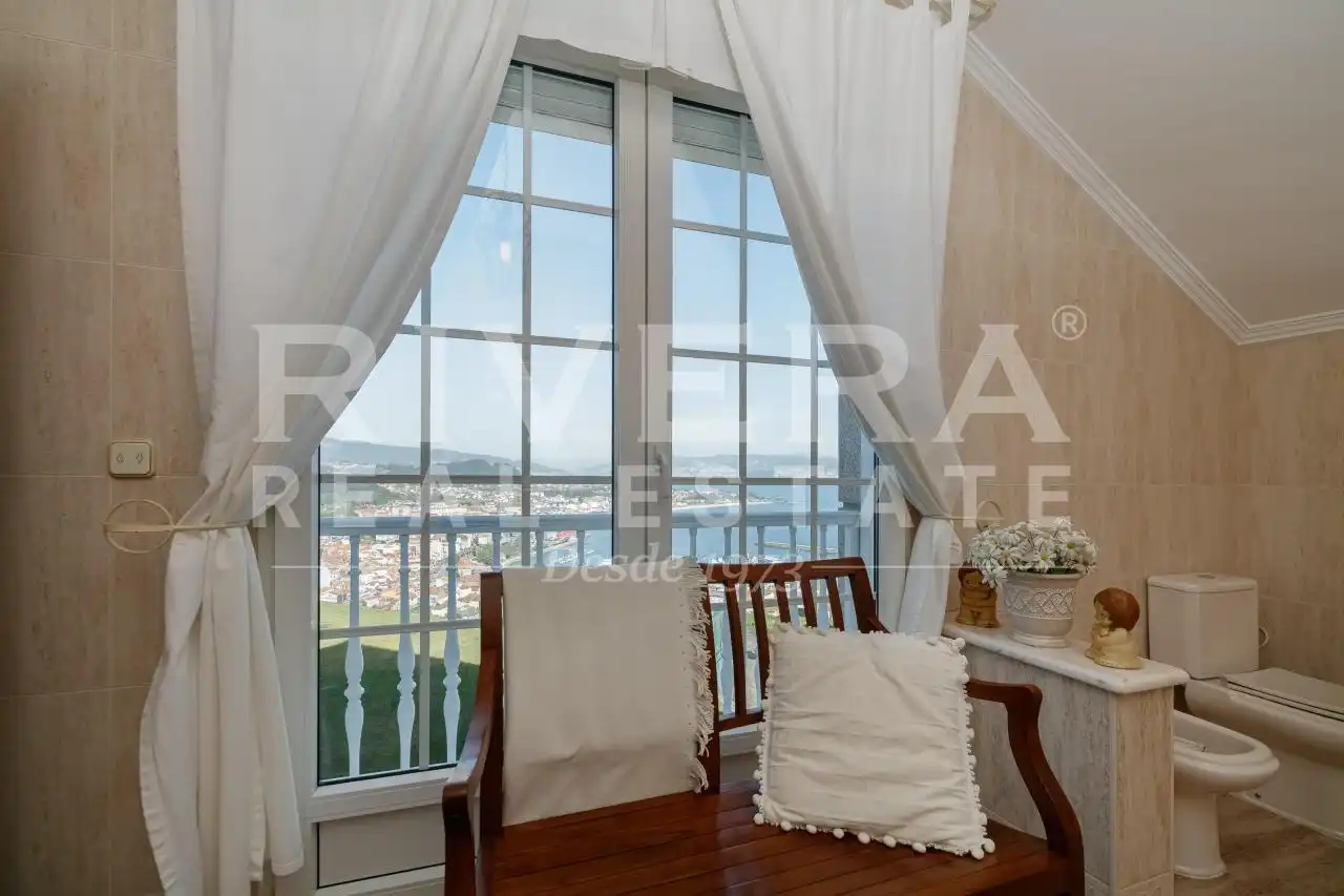Habitación de Casa o chalet en venta en Cangas  con Calefacción, Jardín privado y Amueblado