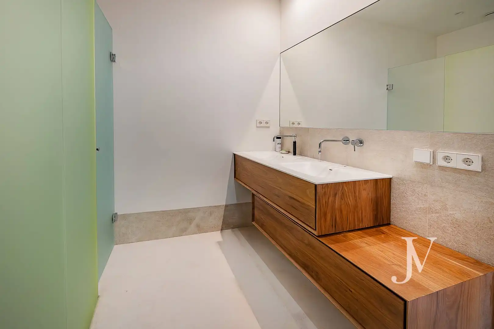 Bathroom of Flat for sale in Madrid  with Air Conditioner, Heating and Storage room