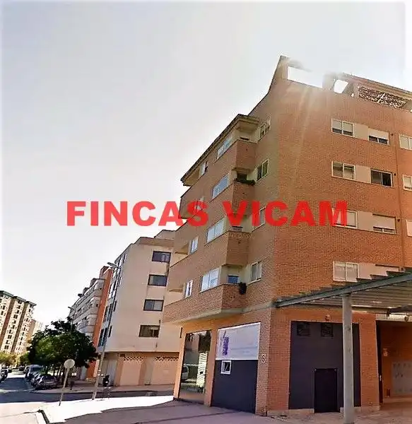 Vista exterior de Local en venda en Huesca amb Aire condicionat, Calefacció i Parquet