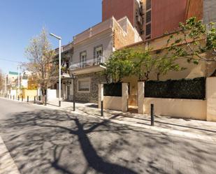 Exterior view of Single-family semi-detached for sale in  Barcelona Capital  with Air Conditioner and Terrace