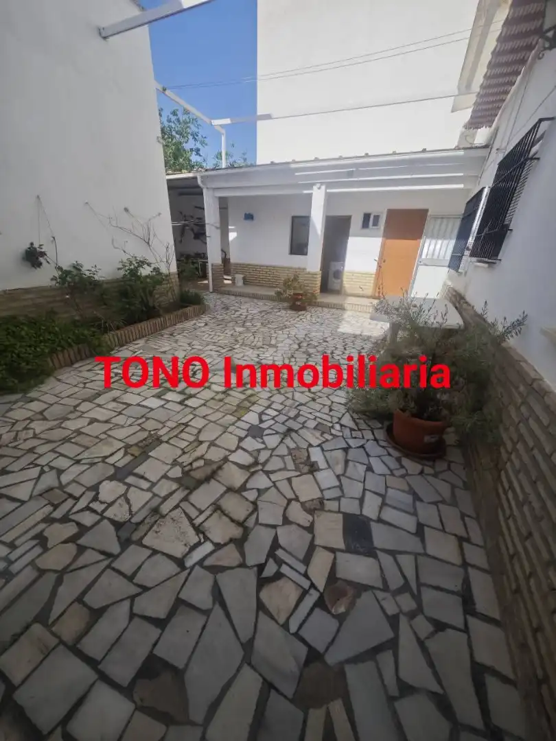 Vista exterior de Casa o xalet en venda en Écija amb Aire condicionat, Terrassa i Balcó