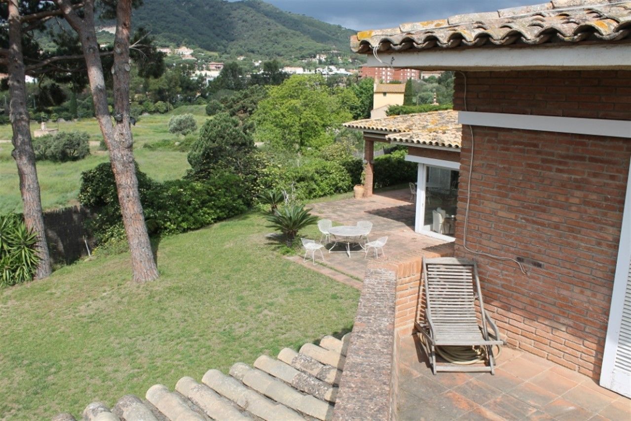 Jardí de Casa o xalet en venda en Cabrera de Mar amb Aire condicionat, Jardí privat i Piscina