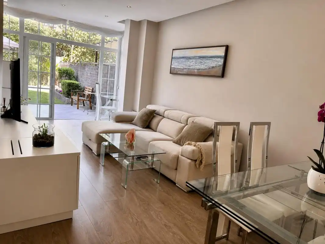 Sala d'estar de Planta baixa en venda en Las Rozas de Madrid amb Aire condicionat, Calefacció i Jardí privat
