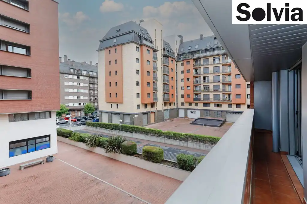 Piso con ascensor en venta en Espinosa Orive Doktorearen Kalea 9, imagen 16