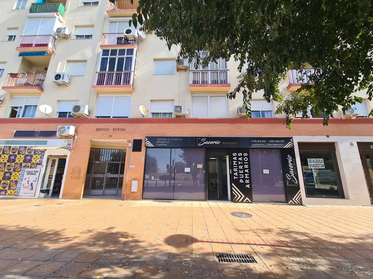 Vista exterior de Local en venda en Sevilla
