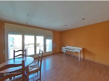 Casa a schiera con balcone in vendita a Olot
