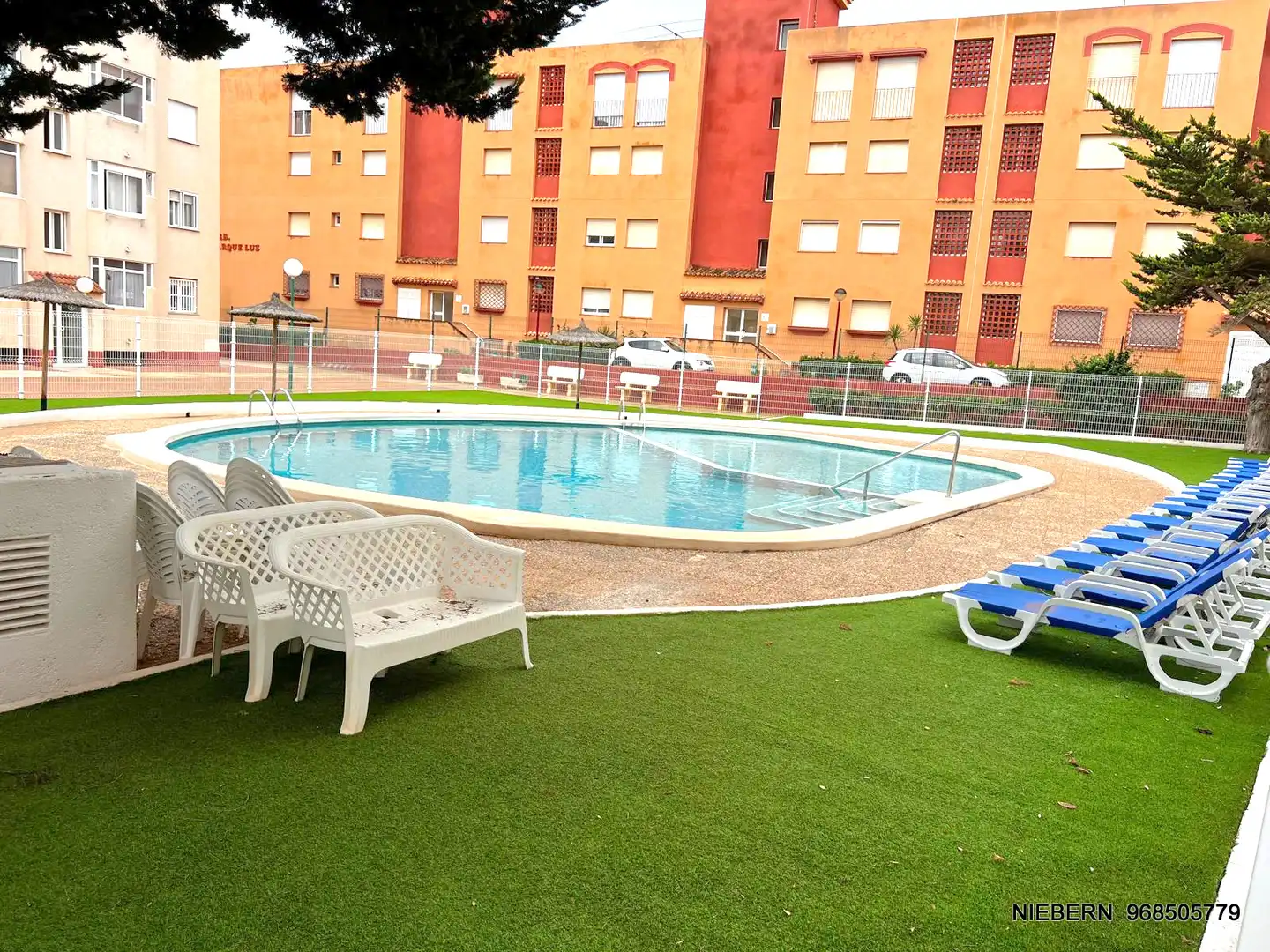Schwimmbecken von Wohnung zum Verkauf in La Manga del Mar Menor mit Klimaanlage, Parkett und Terrasse